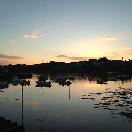 3 Bedroom Townhouse Right On The Harbour Isle of Whithorn Buitenkant foto