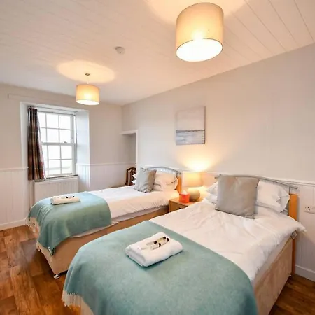 3 Bedroom Townhouse Right On The Harbour Isle of Whithorn Buitenkant foto
