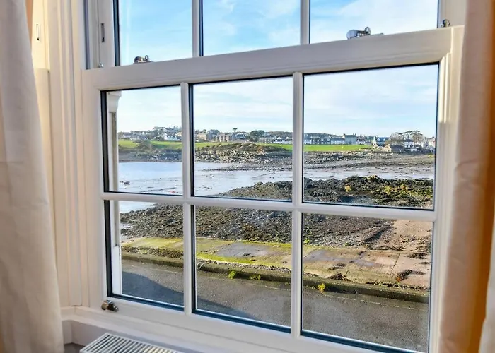 3 Bedroom Townhouse Right On The Harbour