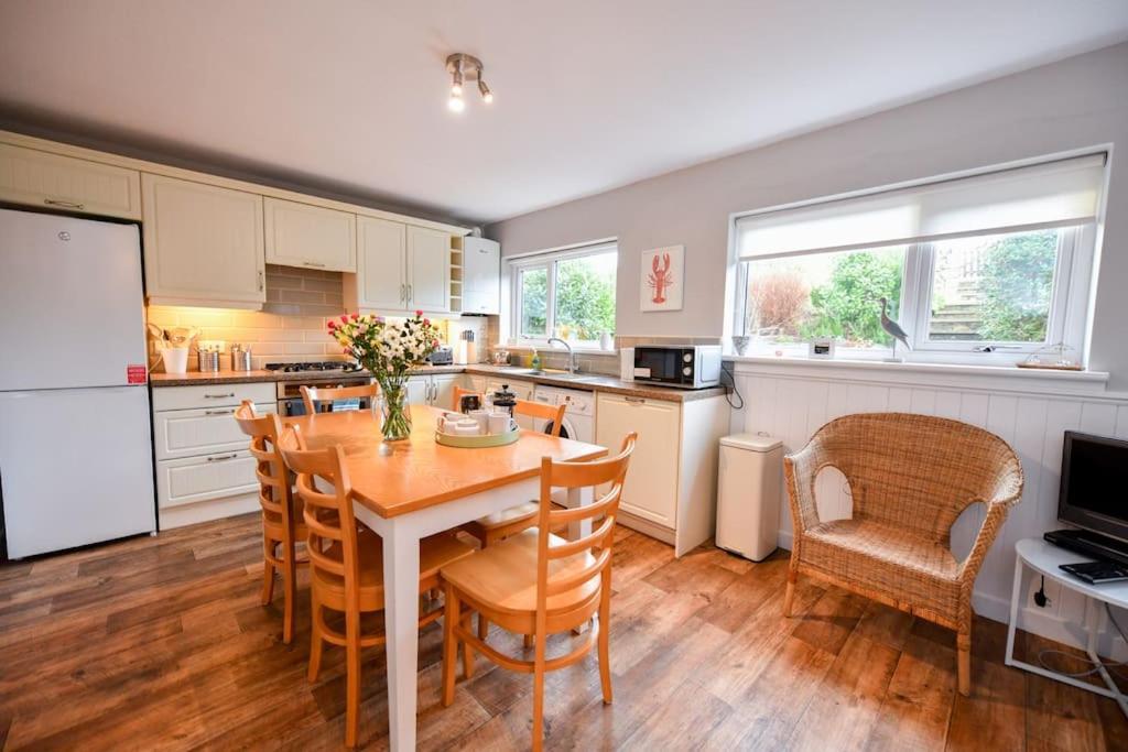 Holiday home 3 Bedroom Townhouse Right On The Harbour Isle of Whithorn