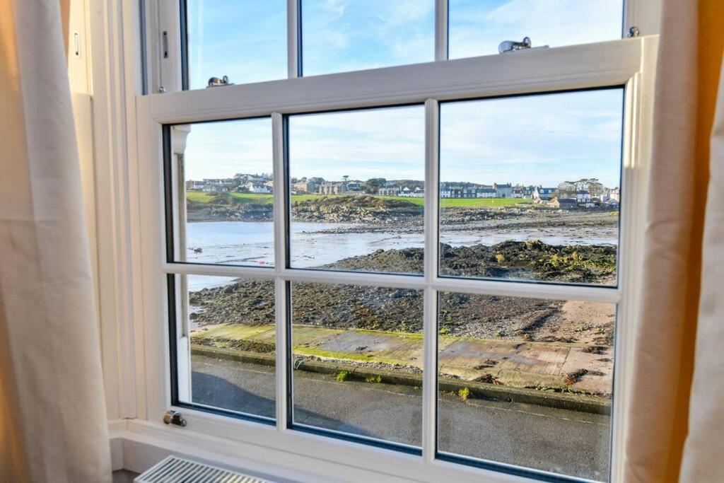 3 Bedroom Townhouse Right On The Harbour Holiday home