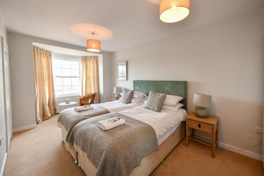 3 Bedroom Townhouse Right On The Harbour Holiday home