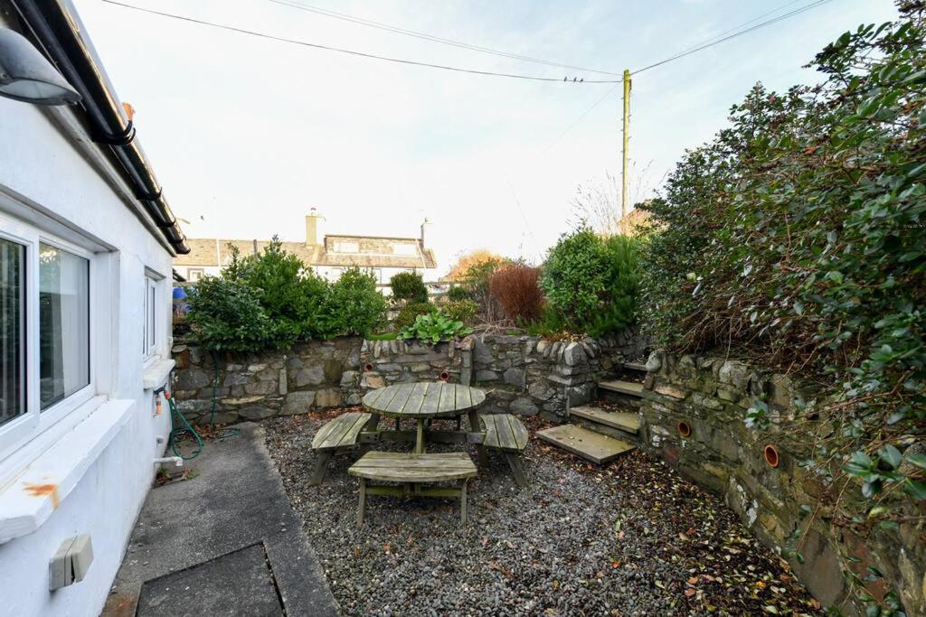 3 Bedroom Townhouse Right On The Harbour Holiday home Isle of Whithorn