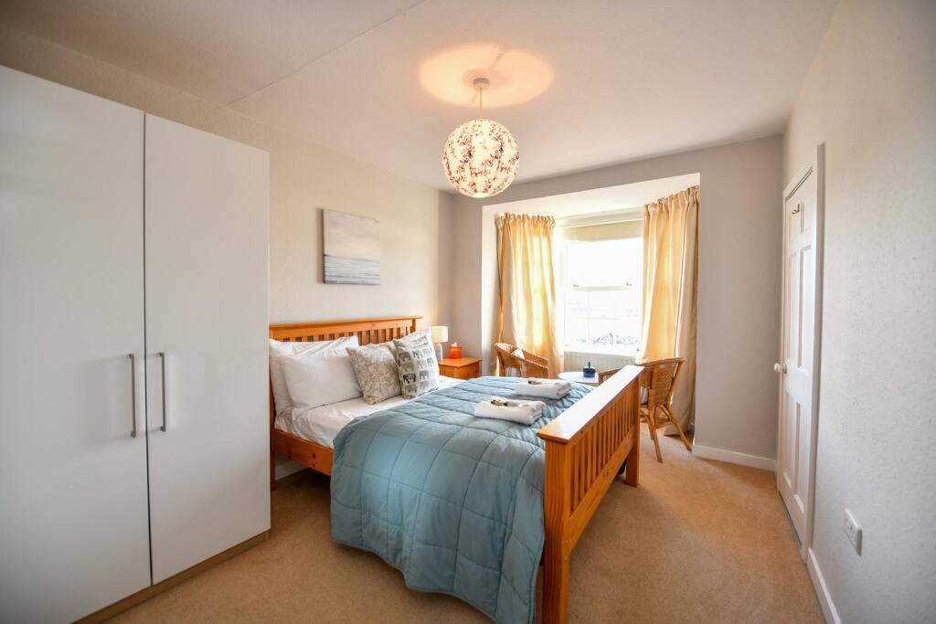 3 Bedroom Townhouse Right On The Harbour Holiday home
