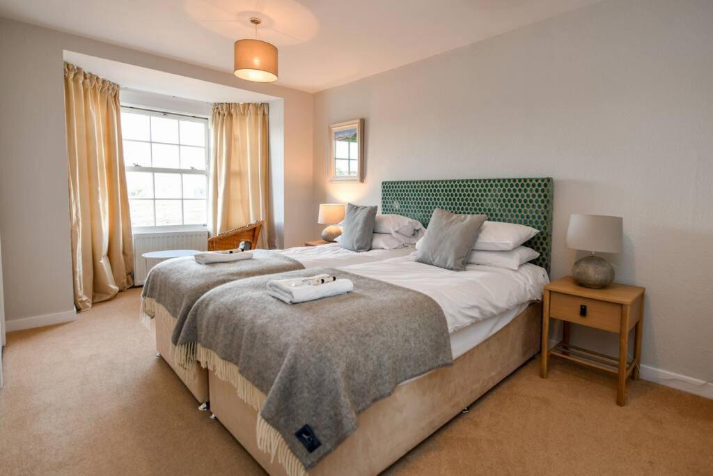 3 Bedroom Townhouse Right On The Harbour * Isle of Whithorn