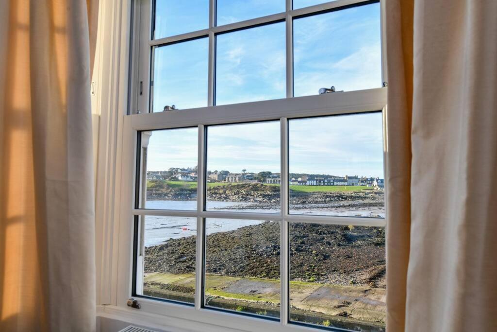 3 Bedroom Townhouse Right On The Harbour Holiday home *