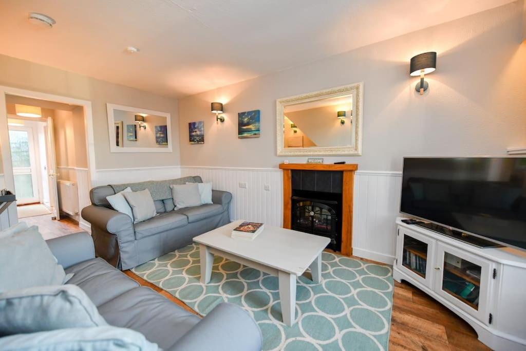 3 Bedroom Townhouse Right On The Harbour Holiday home Isle of Whithorn